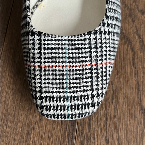 Bettye Muller Houndstooth Slingback Block
Heels - Picture 12 of 12